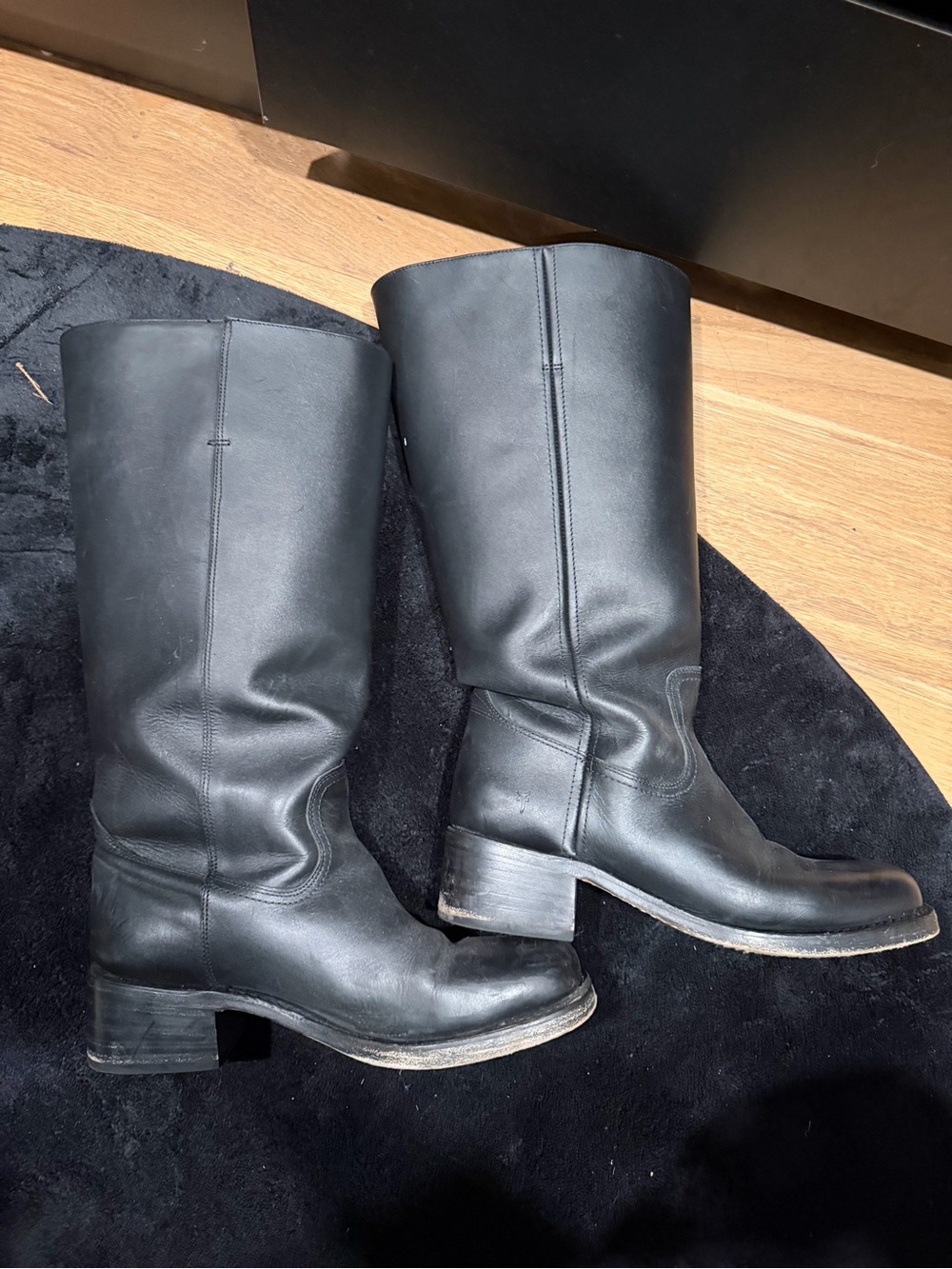 FRYE AND CO. Women’s Campus boot wide calf